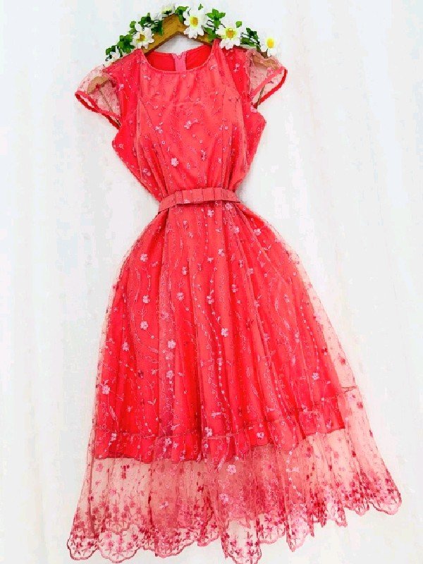 Vestido Midi Coral com Renda Floral